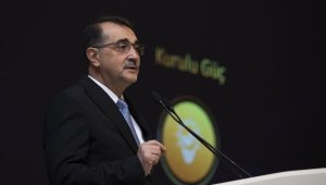 Bakan Dönmez: Saros FSRU'da faaliyet gösterecek gemi kısa süre içinde Türkiye karasularında olacak