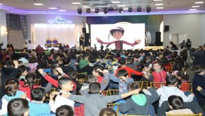 Başkan Demirbaş'tan öğrencilere "Rafadan Tayfa" gösterili karne hediyesi