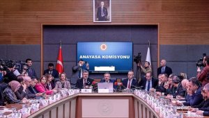 Başörtüsüne yönelik Anayasa değişikliği teklifi, Anayasa Komisyonunda