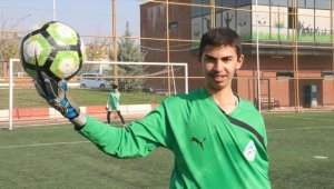 Bedensel engelli kaleci İbrahim Halil Türk'ün hedefi milli takım