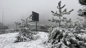 Bolu Dağı'nda kar yağışı etkili oluyor