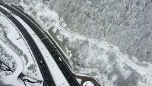 Bolu Dağı'ndaki kar yağışı aralıklarla sürüyor