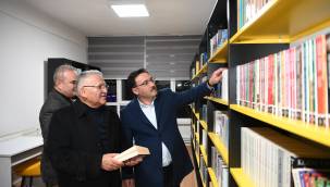 Büyükkılıç ile Çiçek, Yeni Hizmete Açılan Akkışla İlçe Halk Kütüphanesi’ni İnceledi