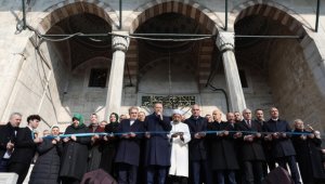Cumhurbaşkanı Erdoğan restorasyonu tamamlanan Yeni Camii'yi yeniden ibadete açtı