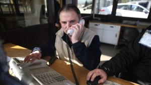 Devletten aldığı engelli aylığından vazgeçti bir fabrikada santral görevlisi oldu