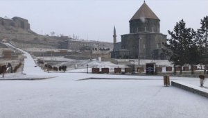 Doğu Anadolu'da kar ve soğuk hava hüküm sürüyor