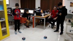 Edirne'de "kış okuluna" giden öğrenciler kod yazılımı öğreniyor, robot yapıyor
