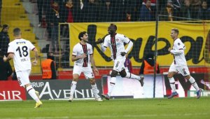 Fatih Karagümrük 3 puanı 4 golle aldı