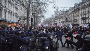 Fransa'da emeklilik reformuna karşı protestolara 1 milyondan fazla kişi katıldı