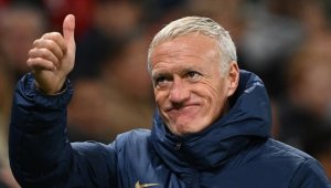 Fransa'da teknik direktör Didier Deschamps'ın sözleşmesi 2026'ya kadar uzatıldı