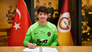 Galatasaray, genç kaleci Jankat Yılmaz'ın sözleşmesini 2025'e kadar uzattı