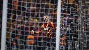 Galatasaray'ın Uruguaylı kalecisi Muslera, 4 milli maçtan men cezası aldı