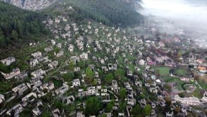 "Hayalet köy" ağırladığı ziyaretçilerle bölge ekonomisine can veriyor