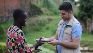 İHH, 8 ülkede 11 bin 215 Kur'an-ı Kerim hediye etti