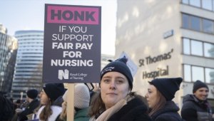 İngiltere'de hemşireler yeniden iki günlük greve gitti