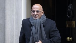 İngiltere'de Sunak, vergi kaçırdığı iddia edilen Muhafazakarların Başkanı Zahawi'yi görevden aldı