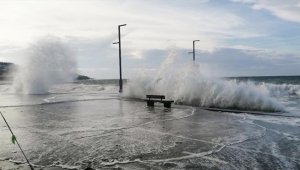 İstanbul'da lodos etkisini sürdürüyor