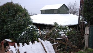 İstanbul'un yüksek kesimlerinde kar yağışı başladı 