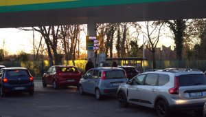 İtalya'da akaryakıt istasyonu çalışanları greve başladı