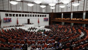 Kamuda çalışan sözleşmelilere kadro öngören kanun teklifi yasalaştı