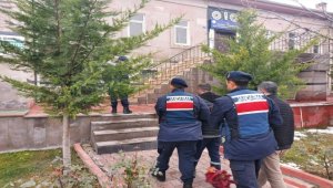 Kayseri'de çaldıkları halıları 3 bin avroya satmak isteyen zanlılar yakalandı