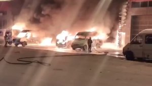 Kayseri'de oto servisinde çıkan yangında 10 araç kullanılamaz hale geldi