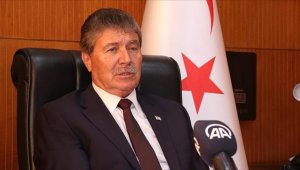 KKTC Başbakanı Üstel'den Taksim Sahası'na girişi engelleyen BM Barış Gücü'ne tepki