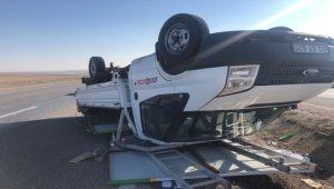 Kulu'da devrilen kamyonetteki 3 kişi yaralandı