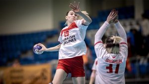 Lejyoner hentbolcular arasına katılan Neslihan Çalışkan, Şampiyonlar Ligi'nde Dörtlü Final oynamak istiyor