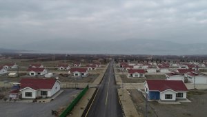 Malatyalı depremzedeler göl manzaralı villa tipi evlerde yaşam sürüyor