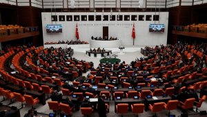 Meclis, ticarete ilişkin düzenlemeler içeren "torba" kanun teklifini yasalaştırmak için mesai yapacak