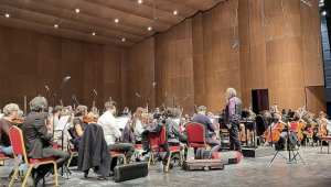 Nef Filarmoni Orkestrası Nils Wanderer ve Cengiz Osmanov ile AKM'de konser verdi