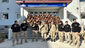 Ördükleri çorapları Hakkari'deki Mehmetçiğe gönderdiler