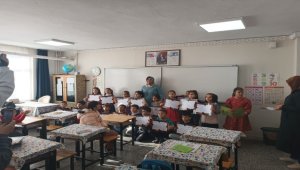 Özvatan'da öğrenciler karne heyecanı yaşadı