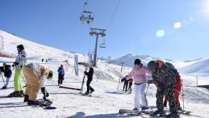 Palandöken Kayak Merkezi 2'de yarıyıl tatili yoğunluğu