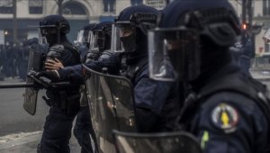 Paris'te polisin ateş açtığı kişi öldü