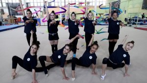 Ritmik cimnastikçiler, farklı hedeflerle çalışmalarını sürdürüyor