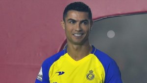 Ronaldo, Suudi Arabistan'daki ilk maçını Messi'ye karşı oynayabilir