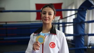 Şampiyonluğa uzanan yolda milli kick boksçuyu hastalığı bile yıldıramadı