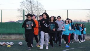Samsun'un Salıpazarı ilçesinde kız öğrencilerin katılımıyla futbol takımı kuruldu 