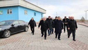 Sivas'ta il protokolü arıtma tesisi ile 4 Eylül Barajı'nı gezdi