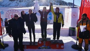 Snowboard 1. etap müsabakaları Erciyes'te yapıldı