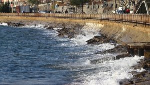 Tekirdağ'da lodos etkisini sürdürüyor