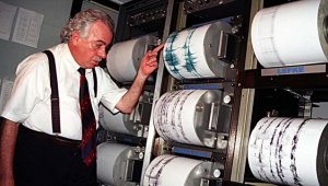 Türk halkının "Deprem Dedesi" Ahmet Mete Işıkara, vefatının 10. yılında anılıyor