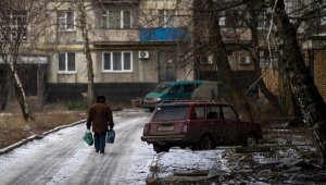 Ukrayna'daki çatışmalarda harabeye dönen Bahmut'ta yaşam mermilerin altında sürüyor