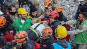 107'inci Saatte sevincin adresi İskenderun Arzu Apartmanı