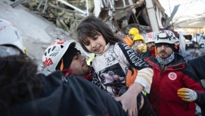 7 yaşındaki çocuk Kahramanmaraş'ta enkazdan 61 saat sonra yaralı kurtarıldı