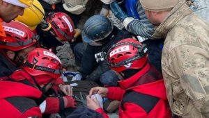 Adıyaman'da depremden 127 saat sonra bir kişi enkazdan kurtarıldı