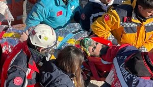 Adıyaman'da enkaz altından 198 saat sonra 18 yaşındaki Muhammed çıkarıldı