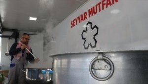 Avrupalı 6 gönüllü depremzedeler için kazan kaynatıyor